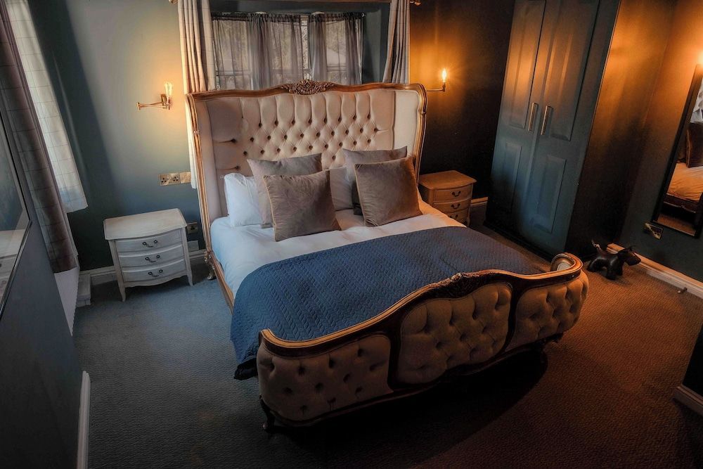 The Bridge Luxury Room, 1 King Bed 4