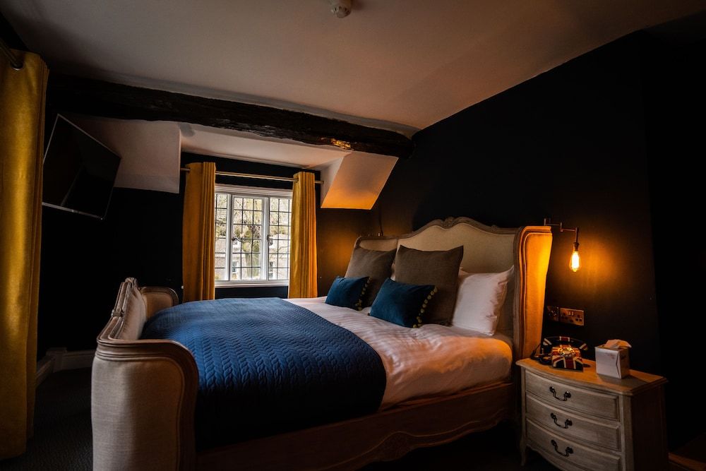 The Bridge Luxury Room, 1 King Bed 3