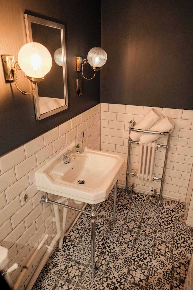 The Bridge Luxury Room, 1 King Bed 11