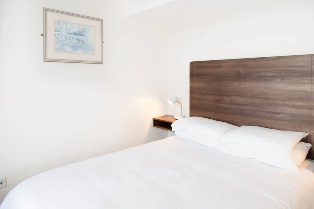 Goodenough College Double Room, Ensuite 3