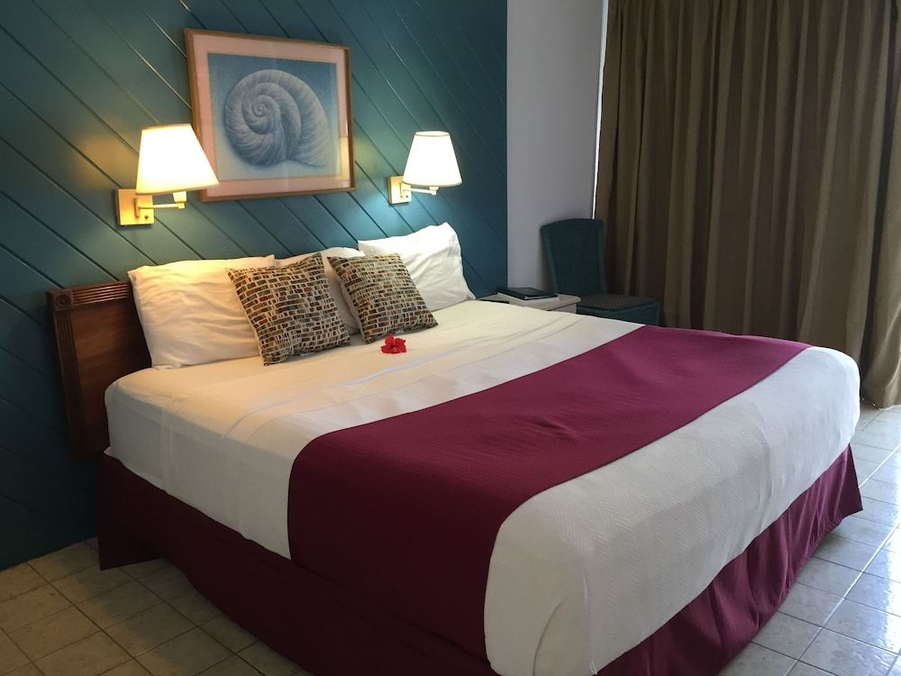 Hotel on the Cay SUPERIOR PARTIAL OCEAN VIEW ROOM 2