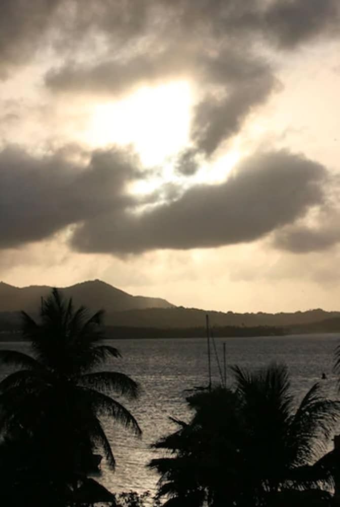 Hotel on the Cay SUPERIOR PARTIAL OCEAN VIEW ROOM 7