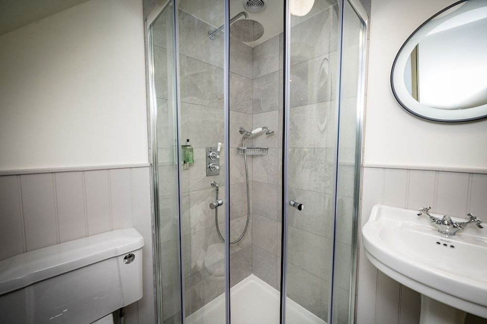 The Loch Ness Inn Twin Room 9