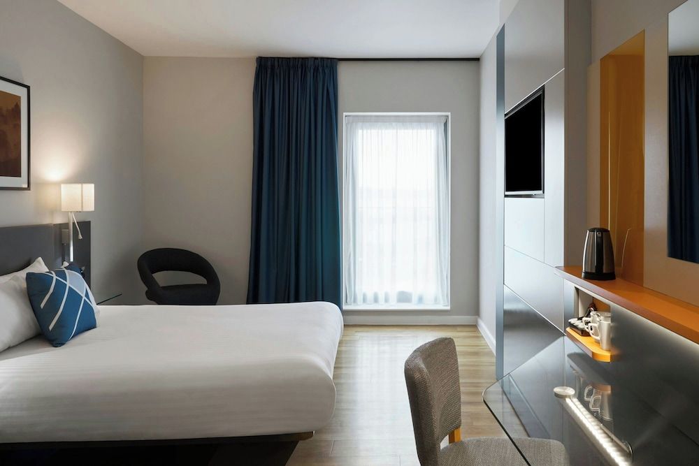 Four Points Flex by Sheraton Dundee Standard Double Room 4