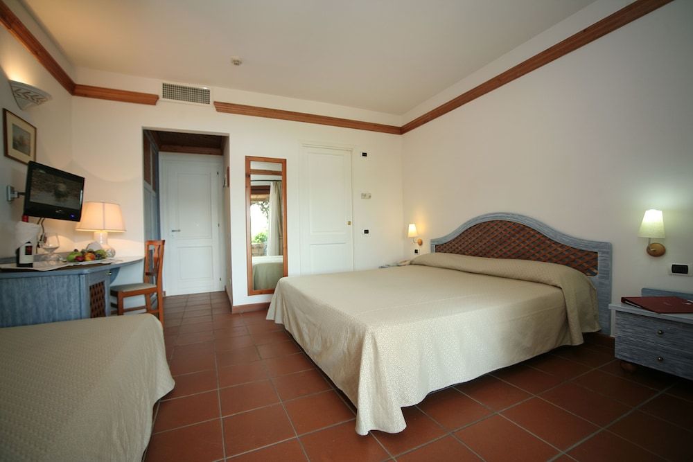 Classic Triple Room, Garden View