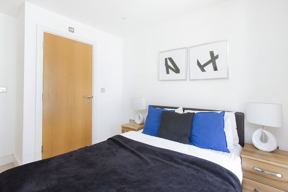 undefined MOLIA Canary Wharf 5