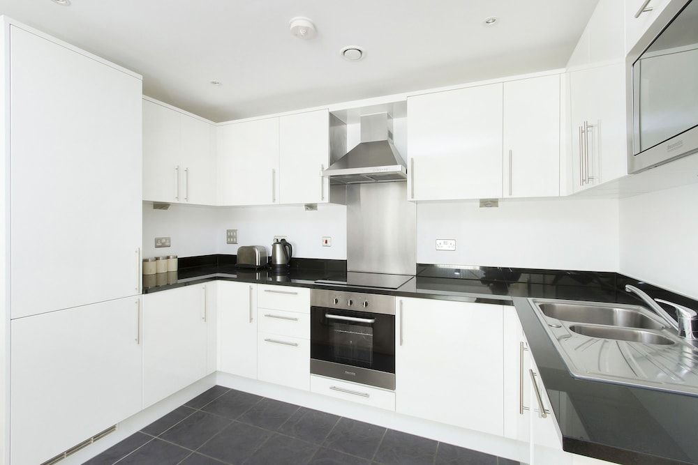 undefined MOLIA Canary Wharf 6