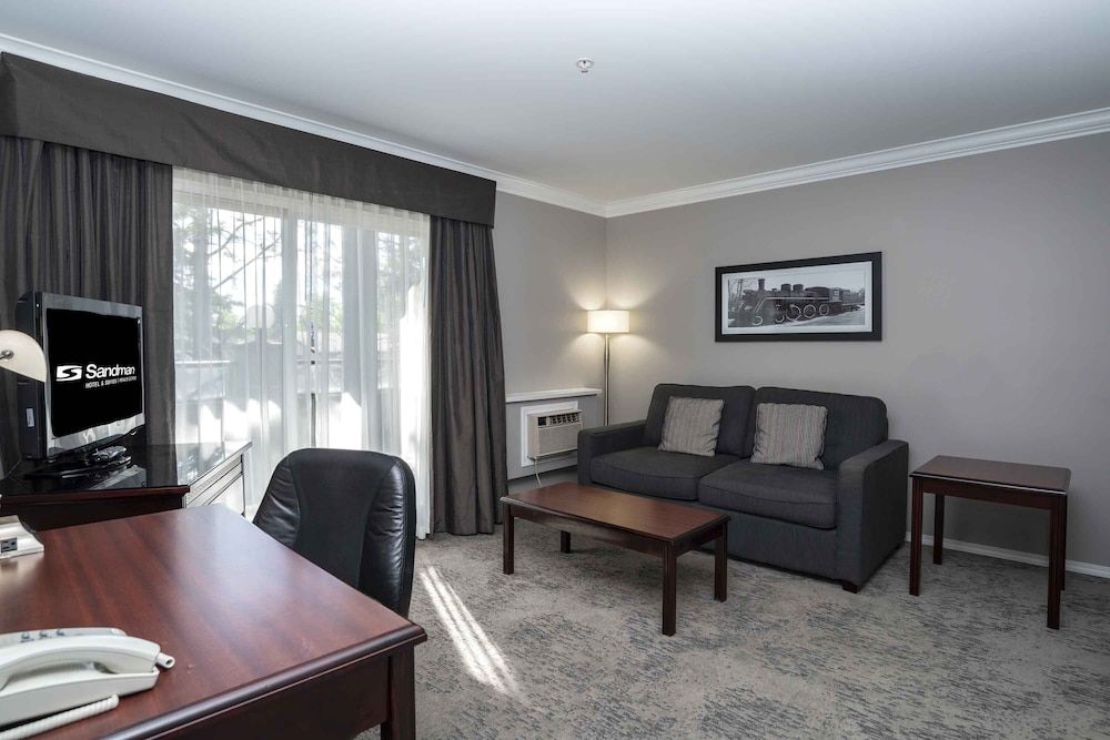 Sandman Hotel & Suites Prince George 2 Bedroom Suite, 1 King, 1 Queen, Sofa Bed, Kitchen 5