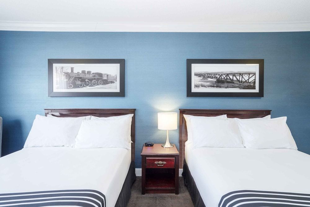 Sandman Hotel & Suites Prince George Studio Suite, 2 Double Beds, Kitchen 3