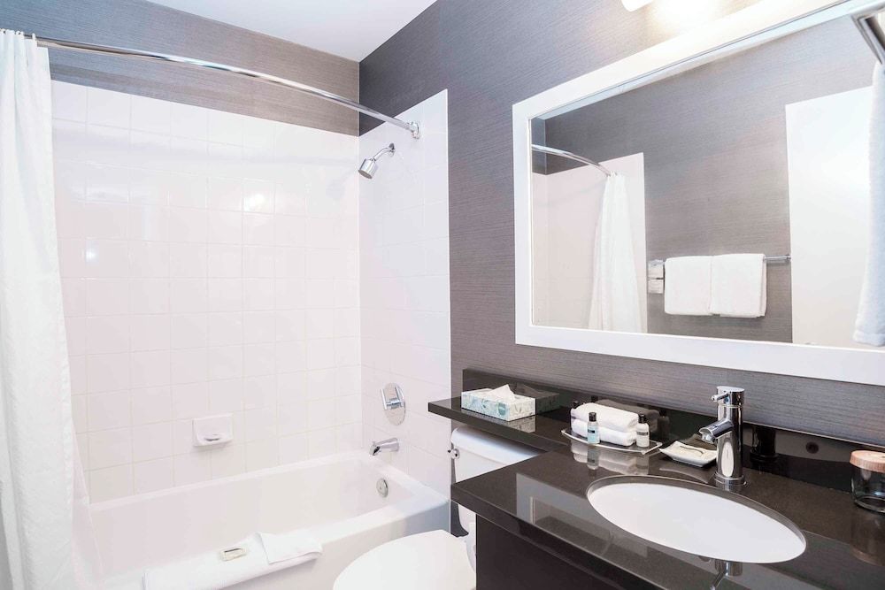 Sandman Hotel & Suites Prince George Studio Suite, 2 Double Beds, Kitchen 5