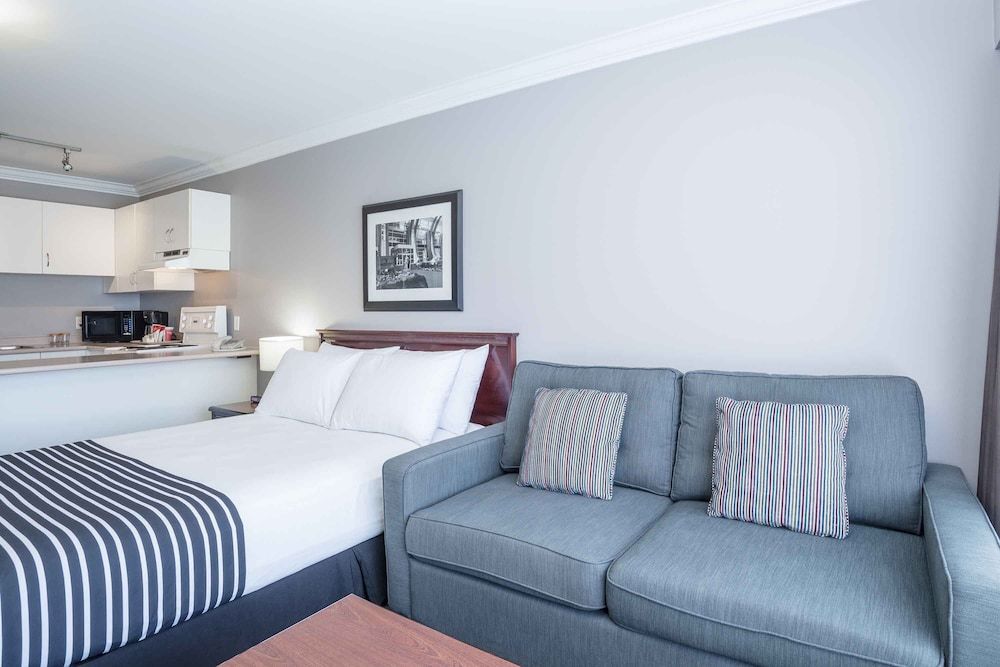 Sandman Hotel & Suites Prince George Studio, 1 Queen Bed with Sofa bed, Kitchen