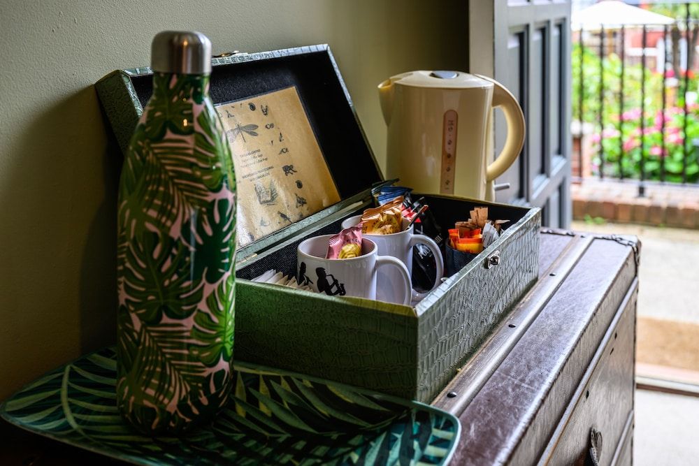 Darwin's Townhouse Double Room, Ensuite (Garden Room) 6