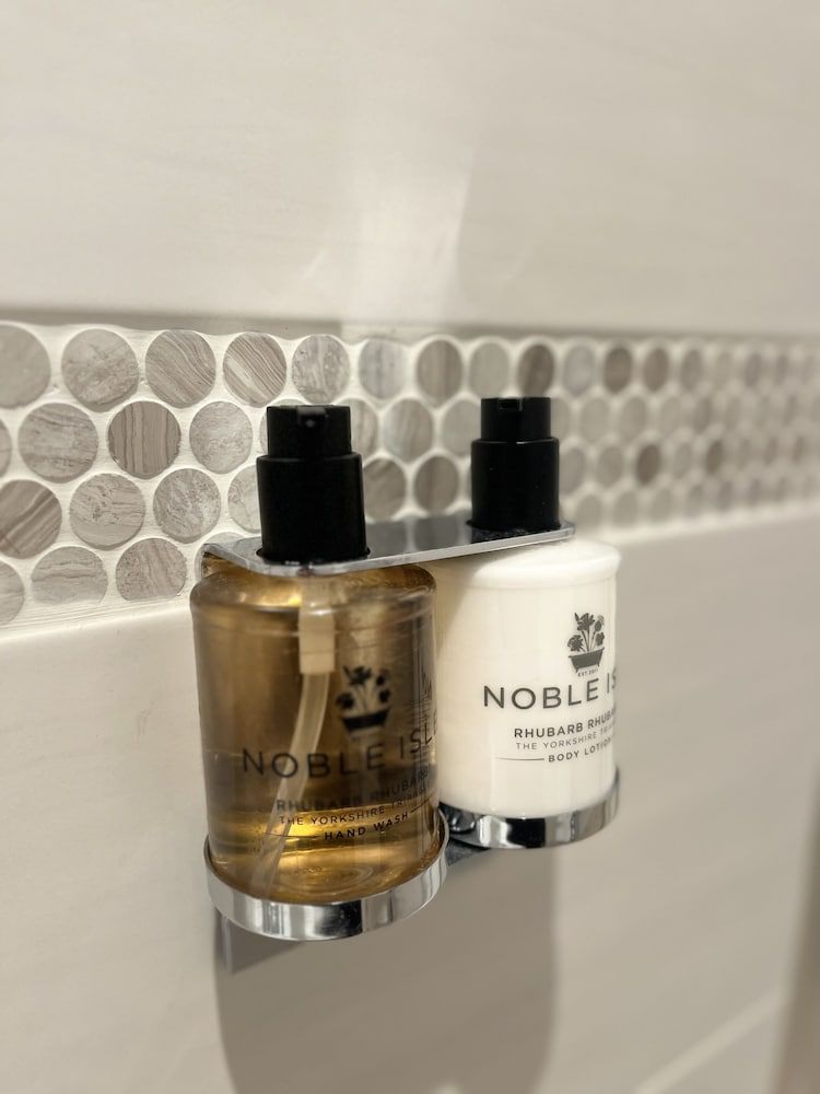 Darwin's Townhouse Double Room, Ensuite 8