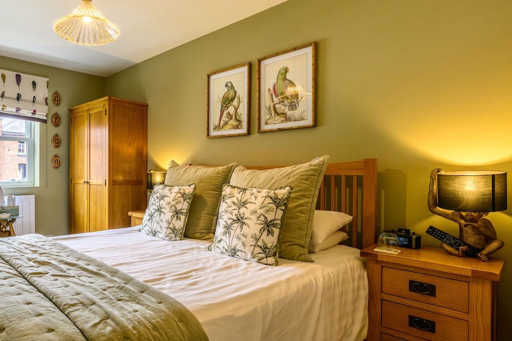 Darwin's Townhouse Double Room, Ensuite (Garden Room) 4