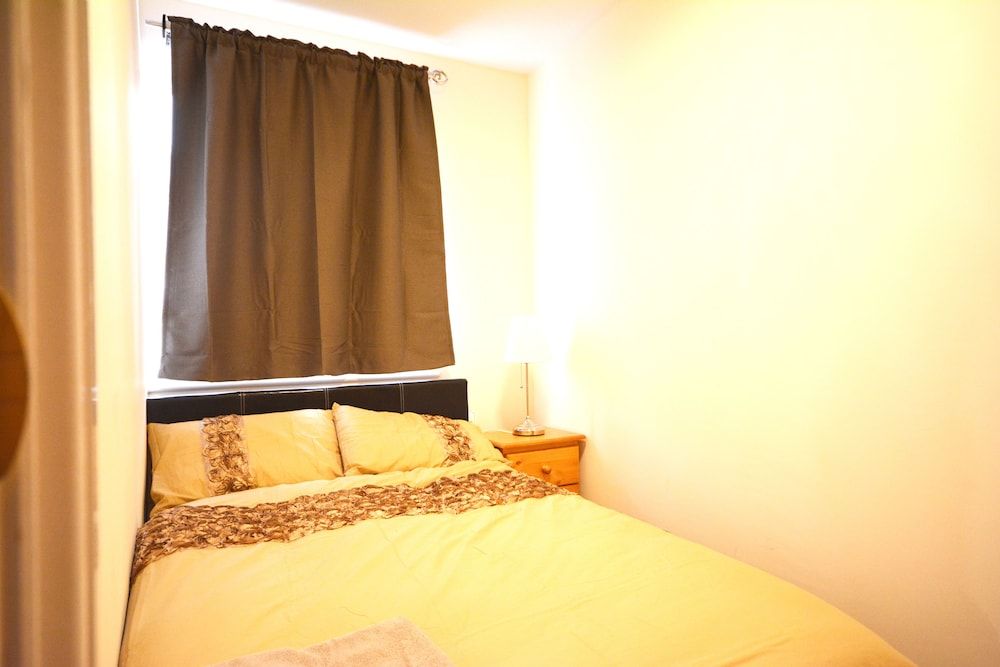 London Luxury 7 Bedroom Holiday Let Luxury House, 6 Bedrooms 3