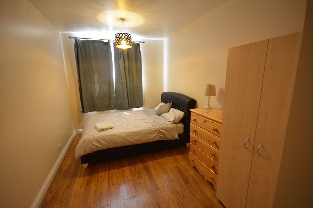 London Luxury 7 Bedroom Holiday Let Luxury House, Multiple Bedrooms 2