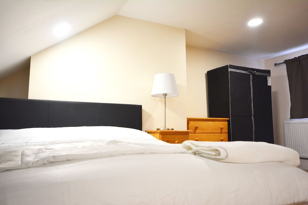 London Luxury 7 Bedroom Holiday Let Luxury House, 6 Bedrooms 8