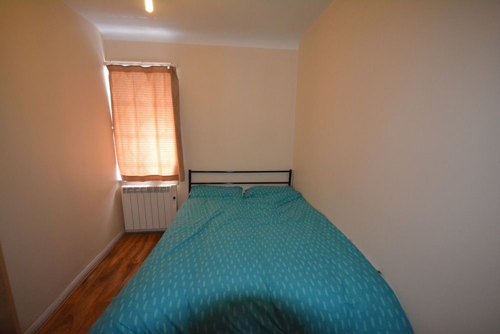 London Luxury 7 Bedroom Holiday Let Deluxe House, 6 Bedrooms 10