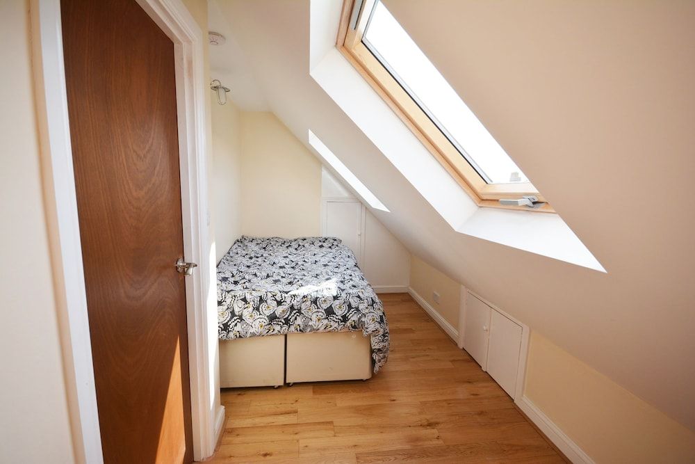 London Luxury 7 Bedroom Holiday Let Deluxe House, 6 Bedrooms 8