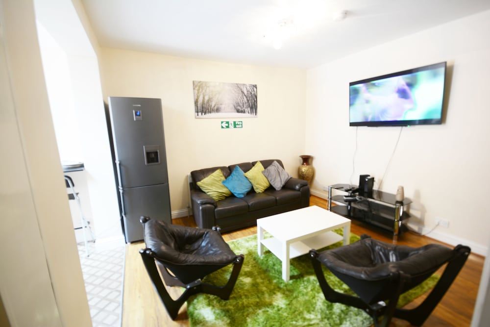 London Luxury 7 Bedroom Holiday Let Luxury House, Multiple Bedrooms 8