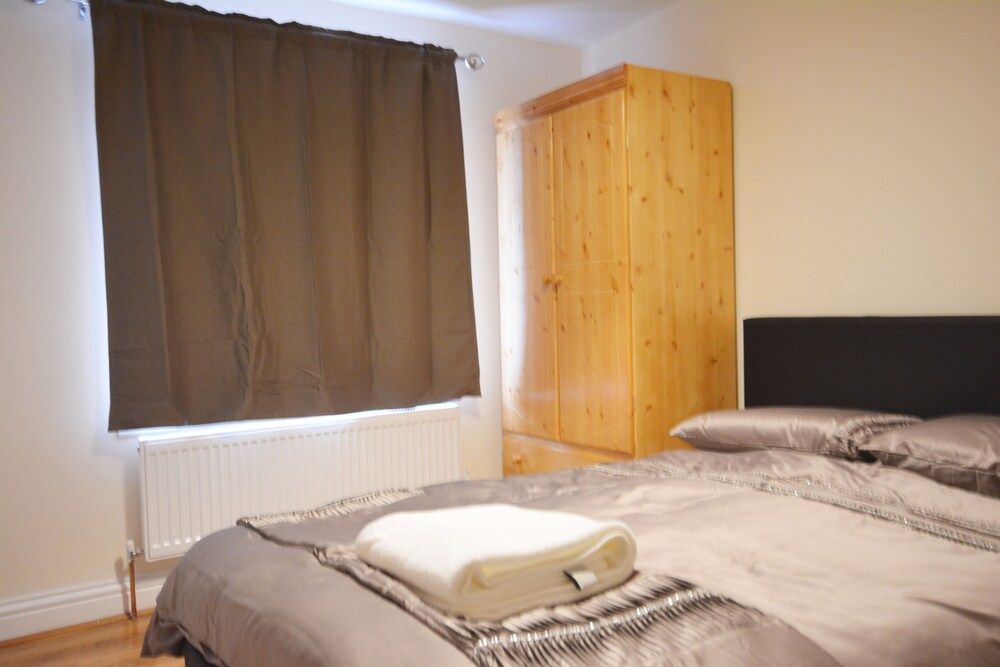 London Luxury 7 Bedroom Holiday Let Luxury House, 6 Bedrooms 6