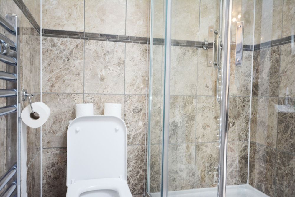 London Luxury 7 Bedroom Holiday Let Luxury House, 6 Bedrooms 11