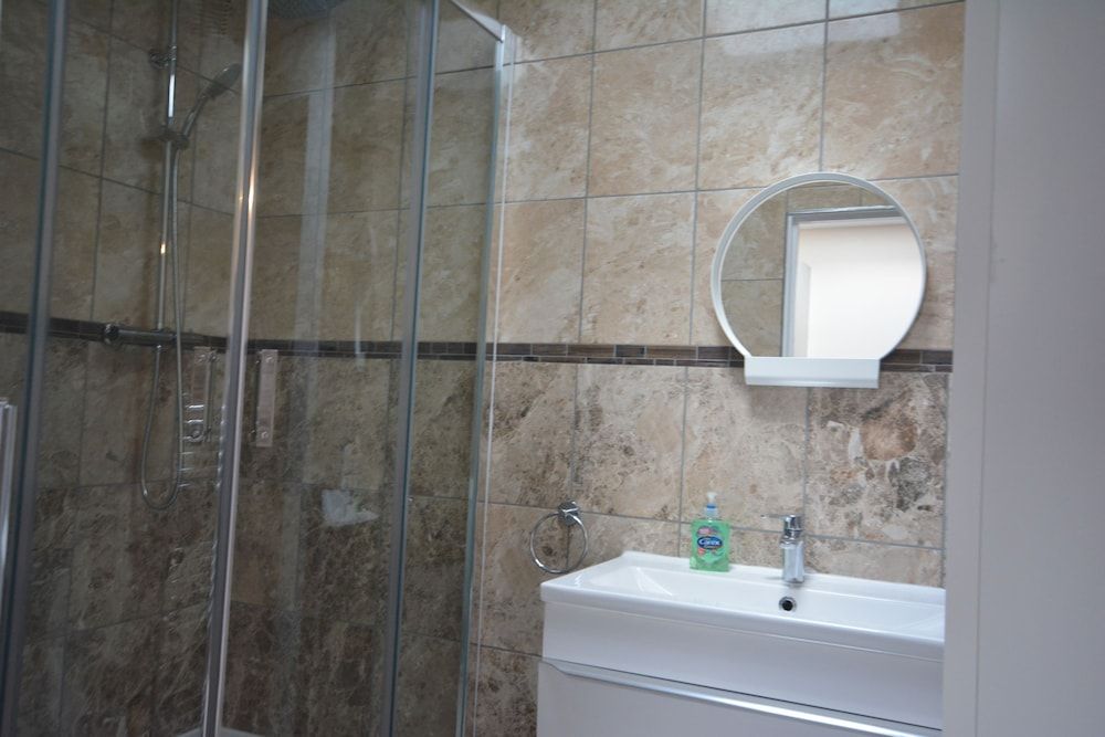 London Luxury 7 Bedroom Holiday Let Luxury House, 6 Bedrooms 13