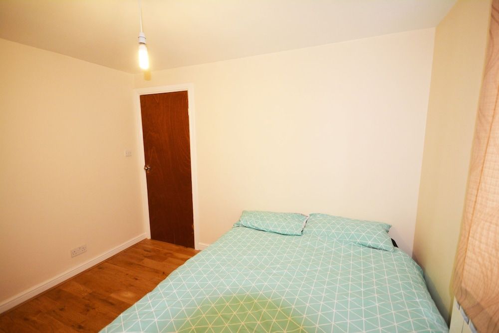 London Luxury 7 Bedroom Holiday Let Deluxe House, 6 Bedrooms 7