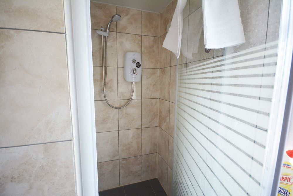 London Luxury 7 Bedroom Holiday Let Deluxe House, 6 Bedrooms 23