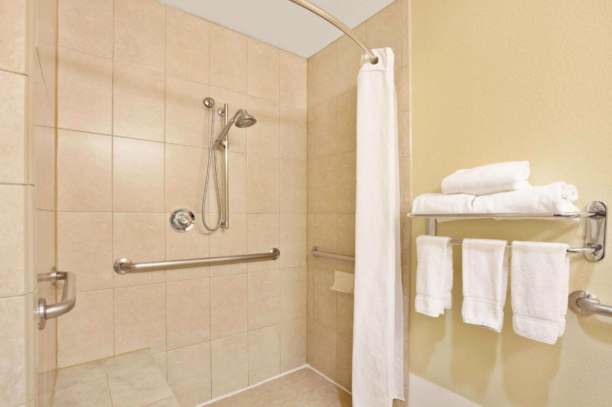 1 King Bed, Mobility Accessible Room