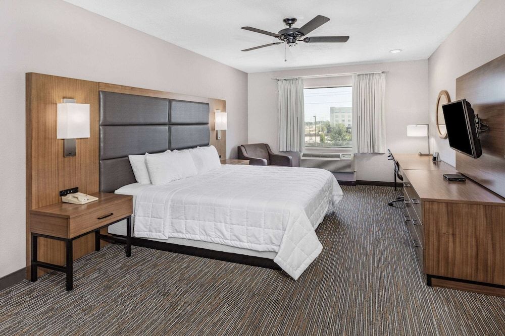 Wingate by Wyndham Houston Bush Intercontinental Airport Room, 1 King Bed, Non Smoking