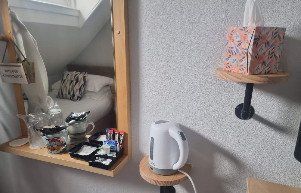 St Leonards Guest House Basic Single Room, 1 Twin Bed 6