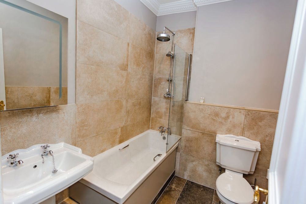 The Snooty Fox Double Room (Four Poster Bed) 3