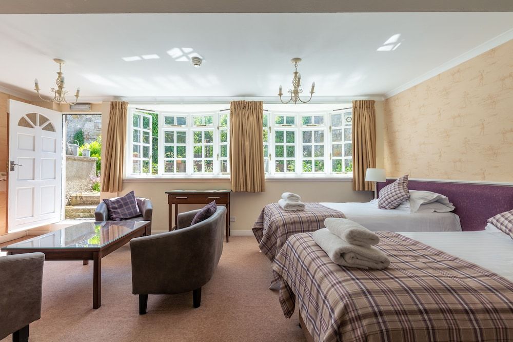 Room, Garden View