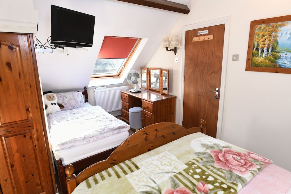 Cilbrwyn Countryside Retreat Deluxe Triple Room 2