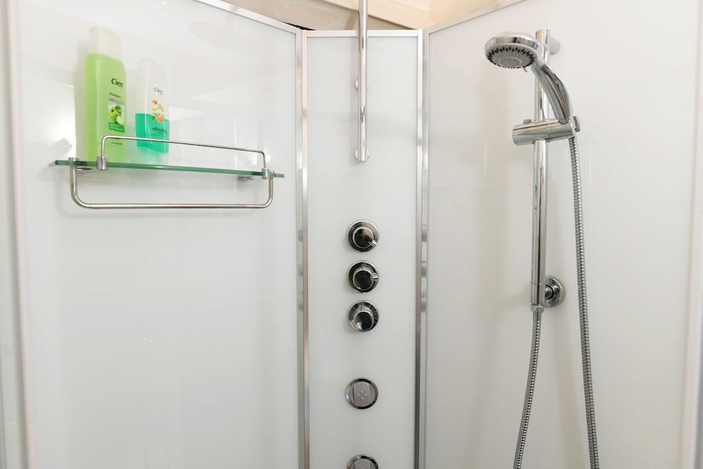 Cilbrwyn Countryside Retreat Deluxe Triple Room 6