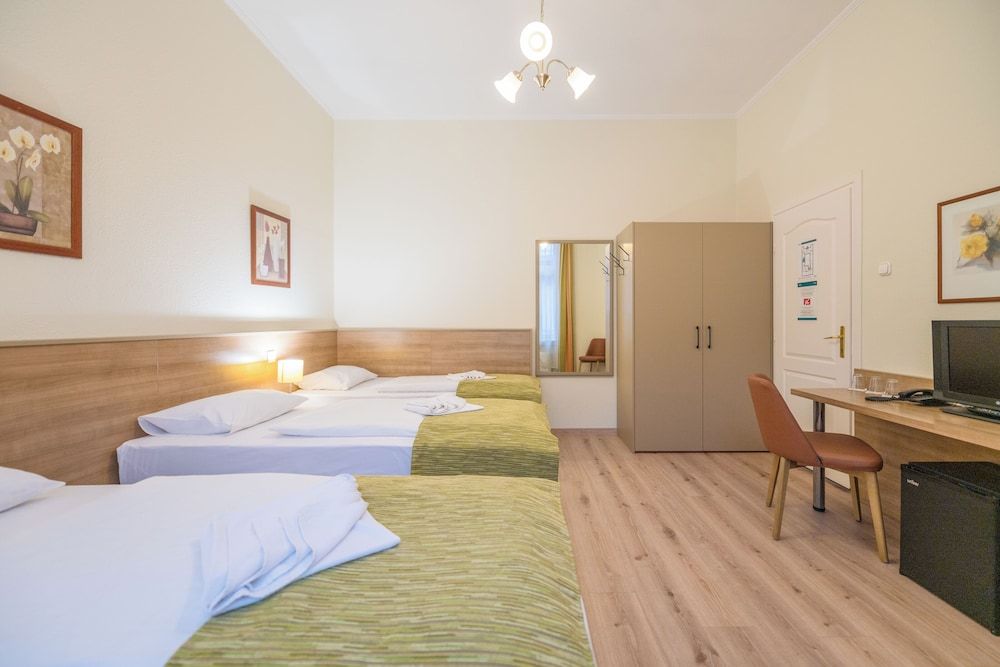 undefined Baross City Hotel 3