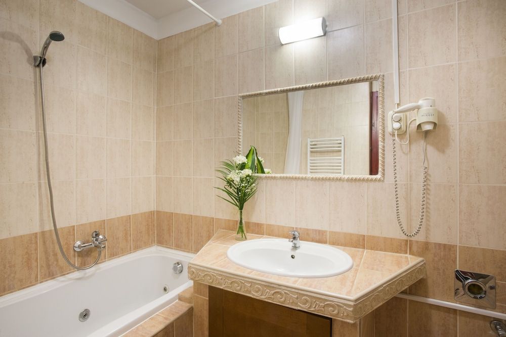 undefined Baross City Hotel 10