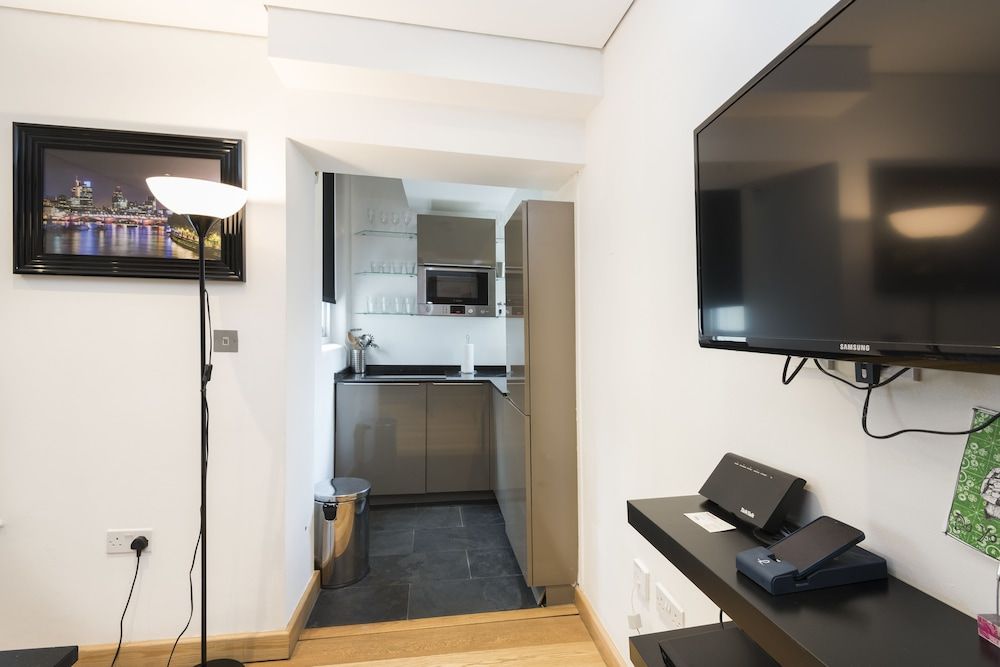 undefined St Paul's by Excel Apartments 5