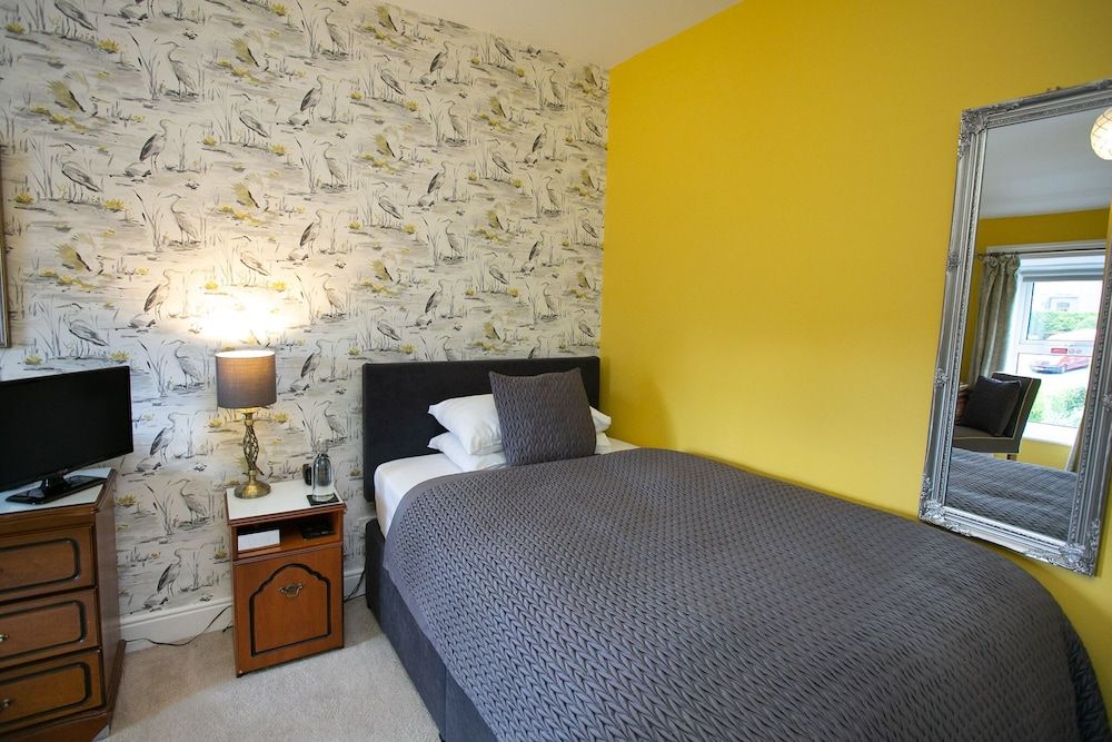 Shelleven House Single Room, Ensuite 5