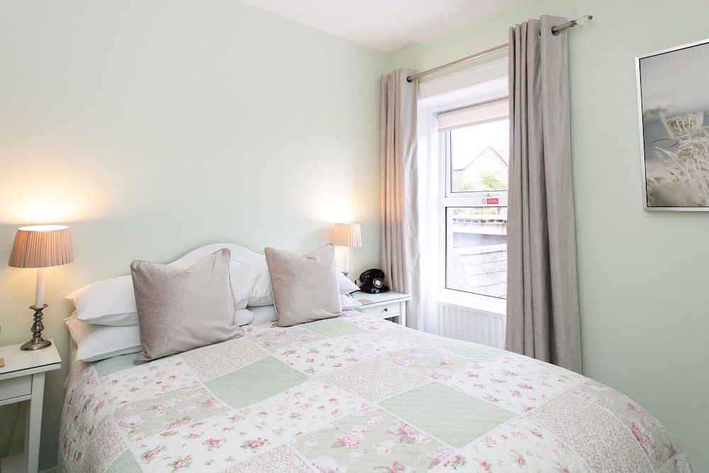 Shelleven House Classic Double Room, Ensuite 7