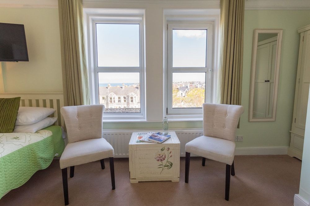 Shelleven House Deluxe Room, Ensuite, Sea View 3