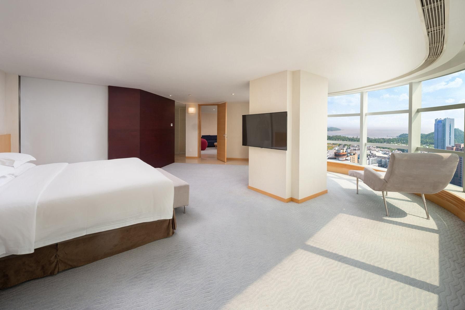 1 King 1 Bedroom Suite Living Area Sea View