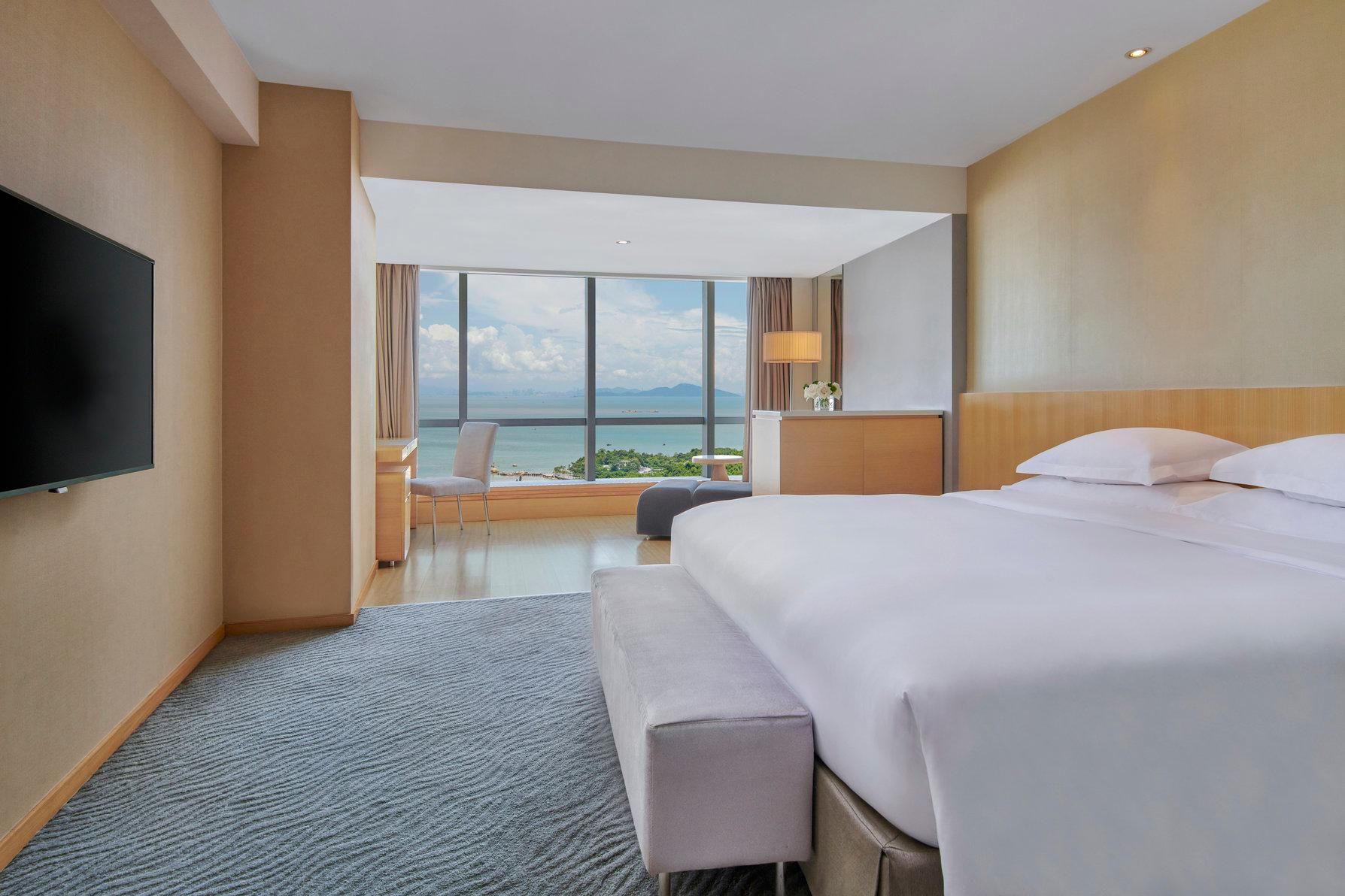 1 King Standard Sea View Lounge Access