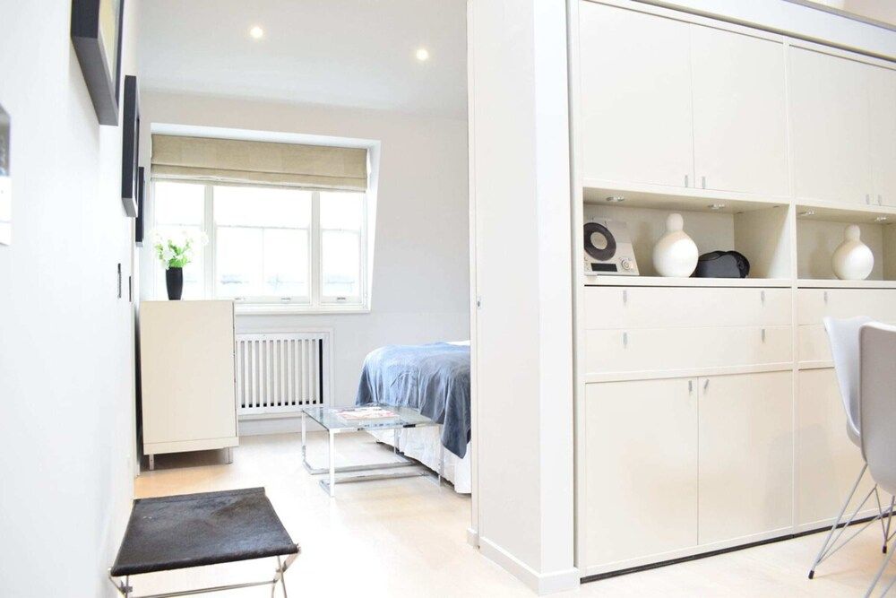undefined Bright and Modern 1 Bedroom Flat Knightsbridge 7