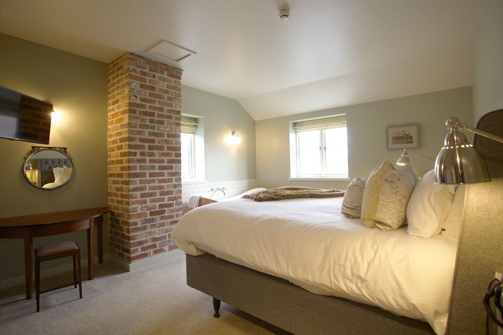 The Welldiggers Arms Luxury Room 2