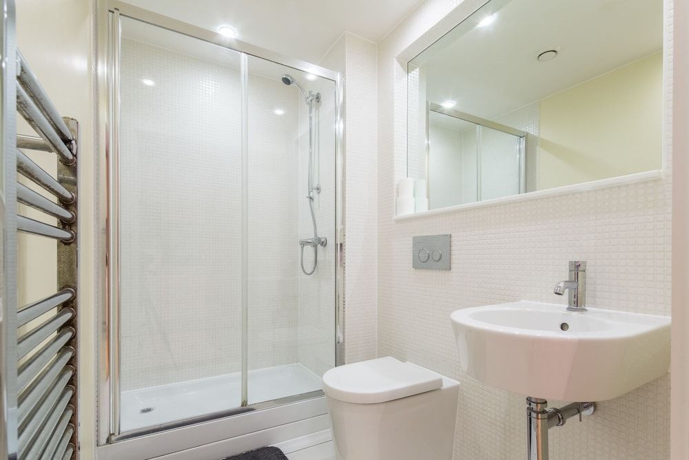 undefined Modern Apt. in the Heart of Docklands 7