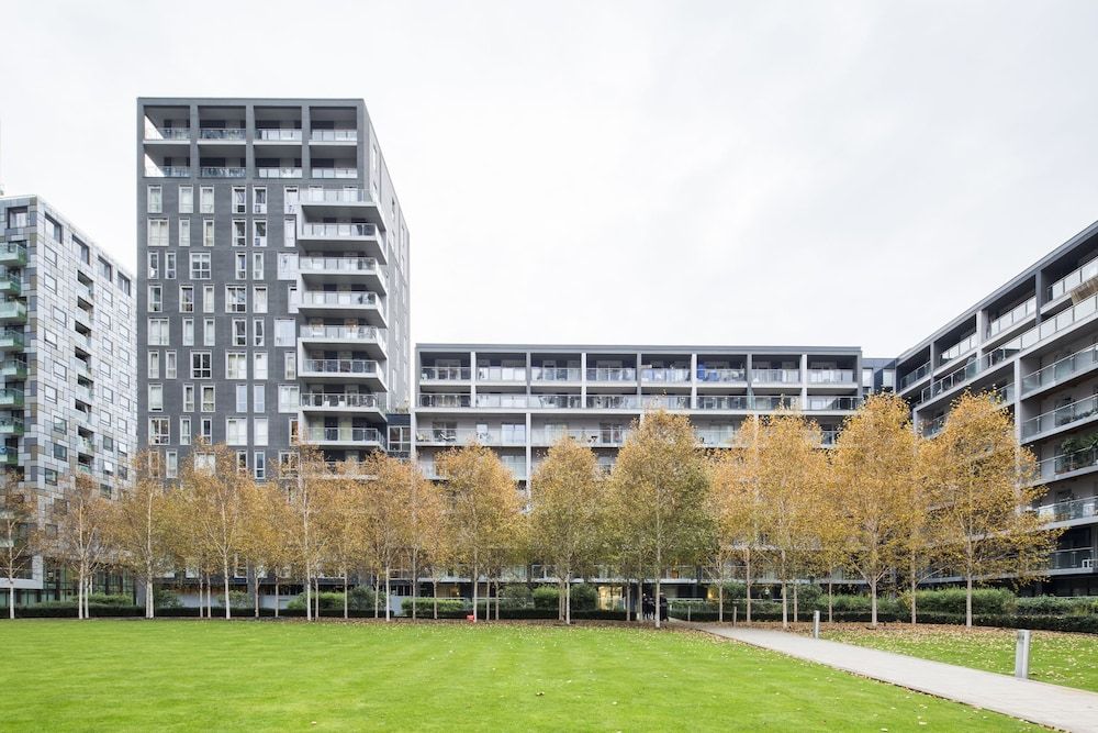 undefined Modern Apt. in the Heart of Docklands 2