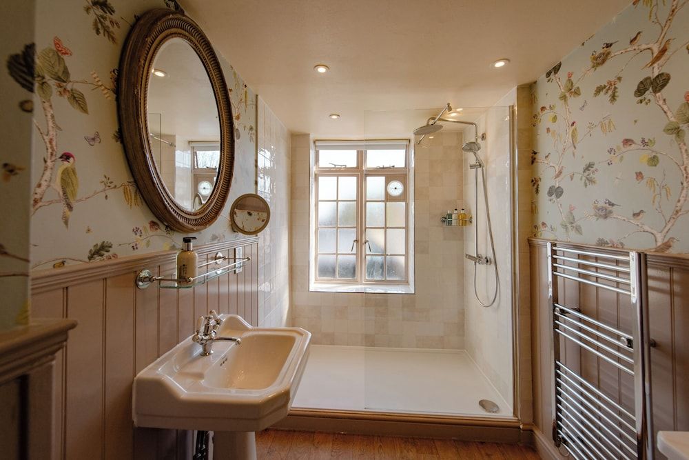 Manor House Hotel Deluxe Room 7