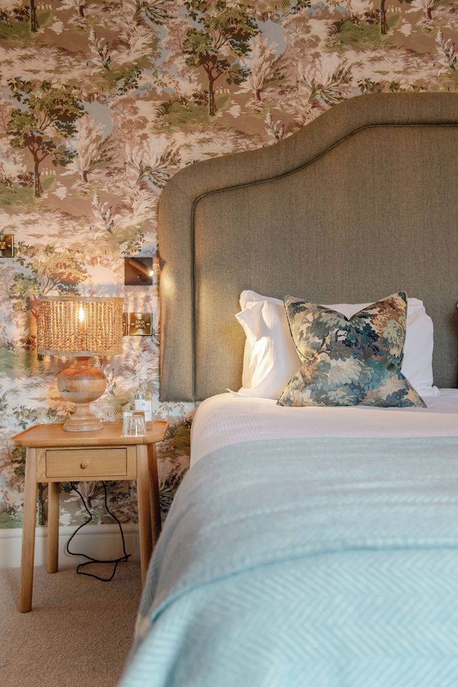 Manor House Hotel Deluxe Room 3